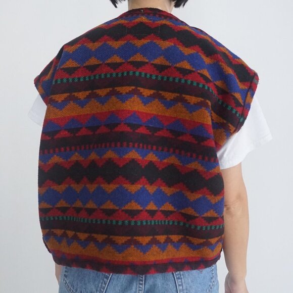 Multicolor Geometric Pattern Sweater Vest - Picture 3 of 9